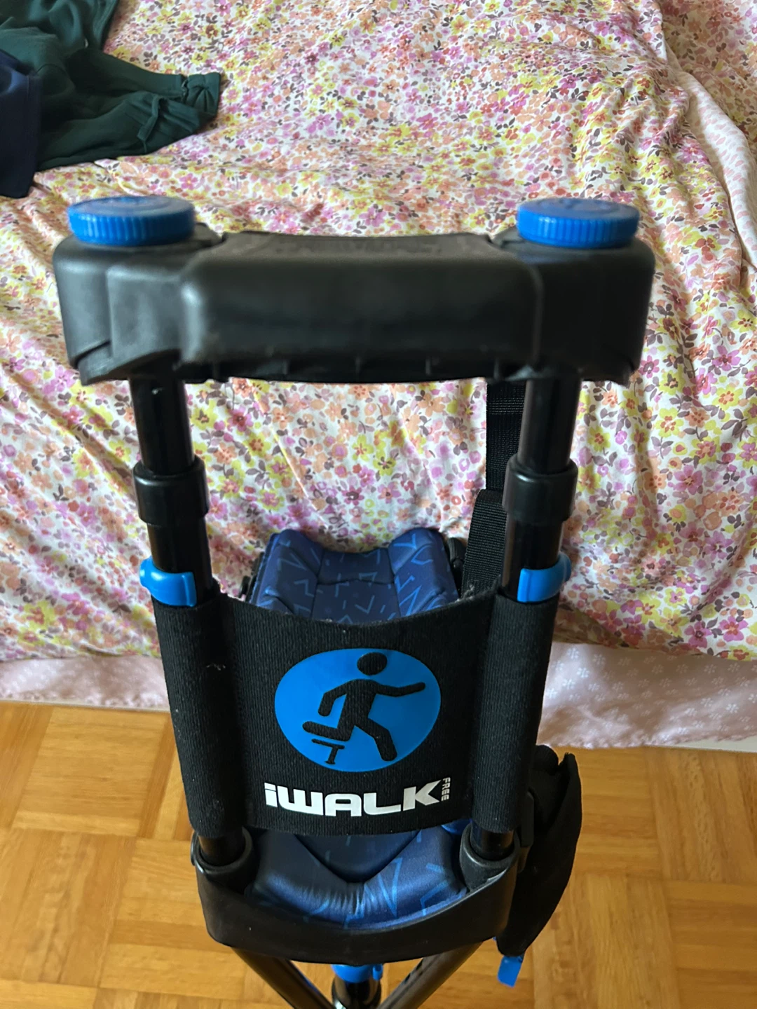 iWALK 3.0 Hands Free Knee Crutch - photo 3