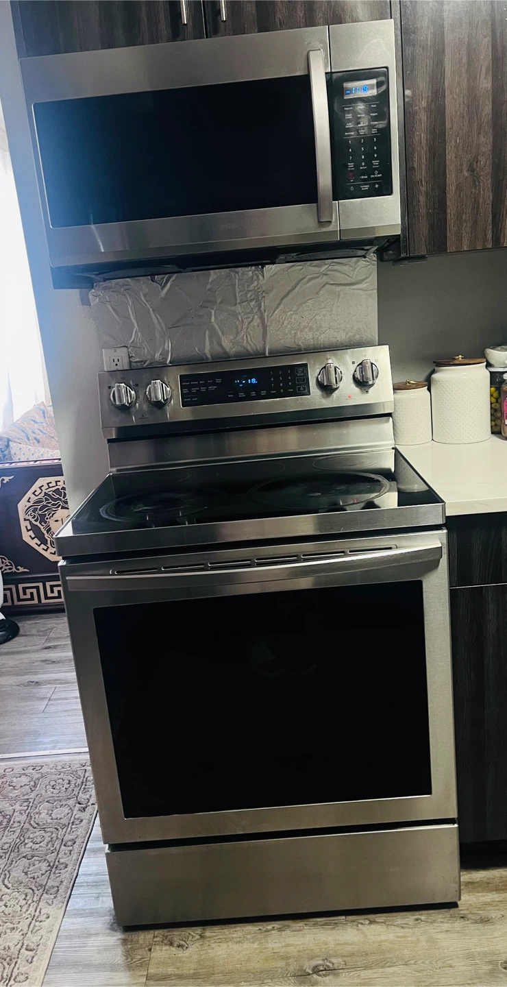 Samsung Electric Range and Microwave Oven