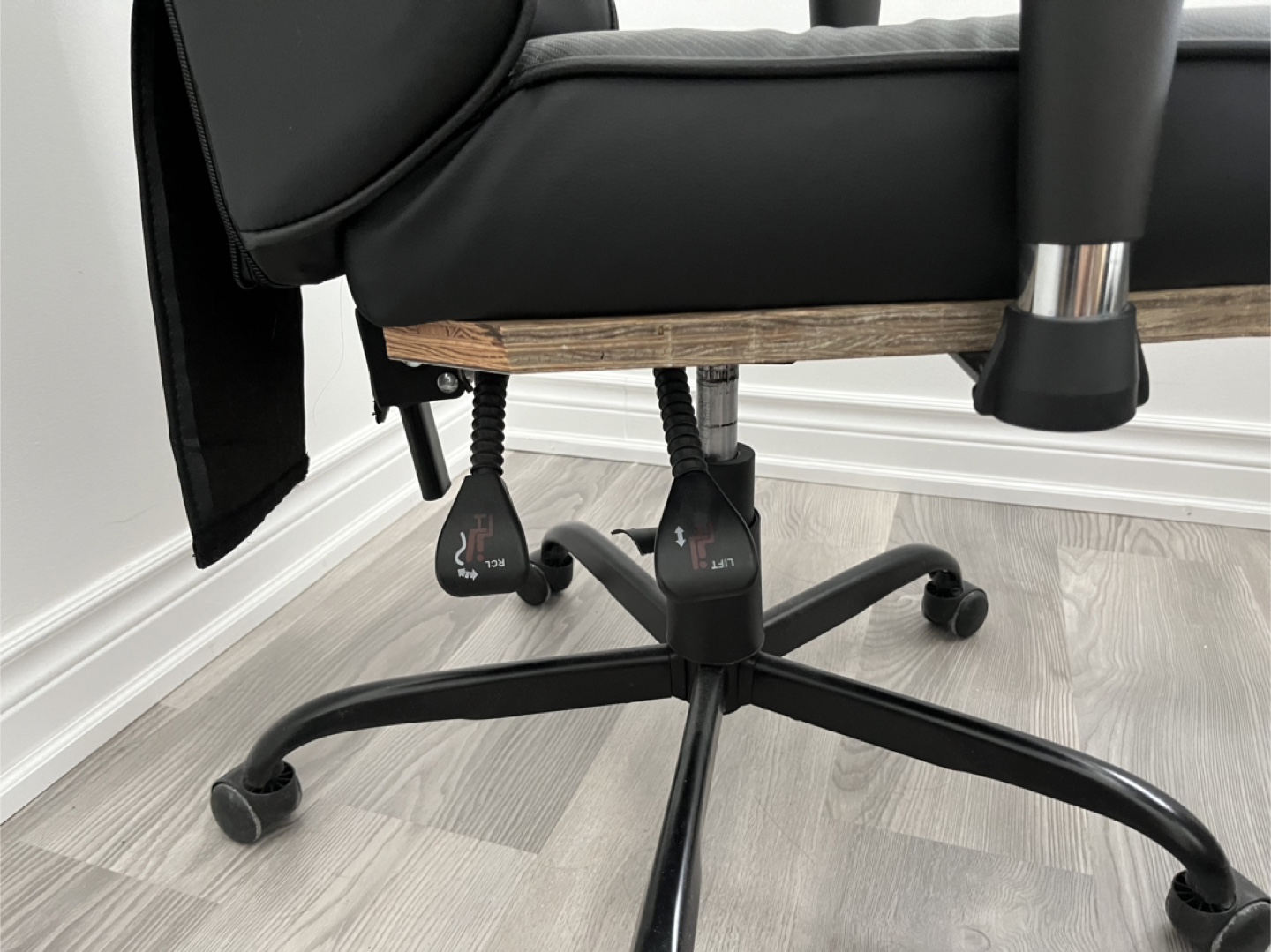 Black Gaming Chair - photo 3