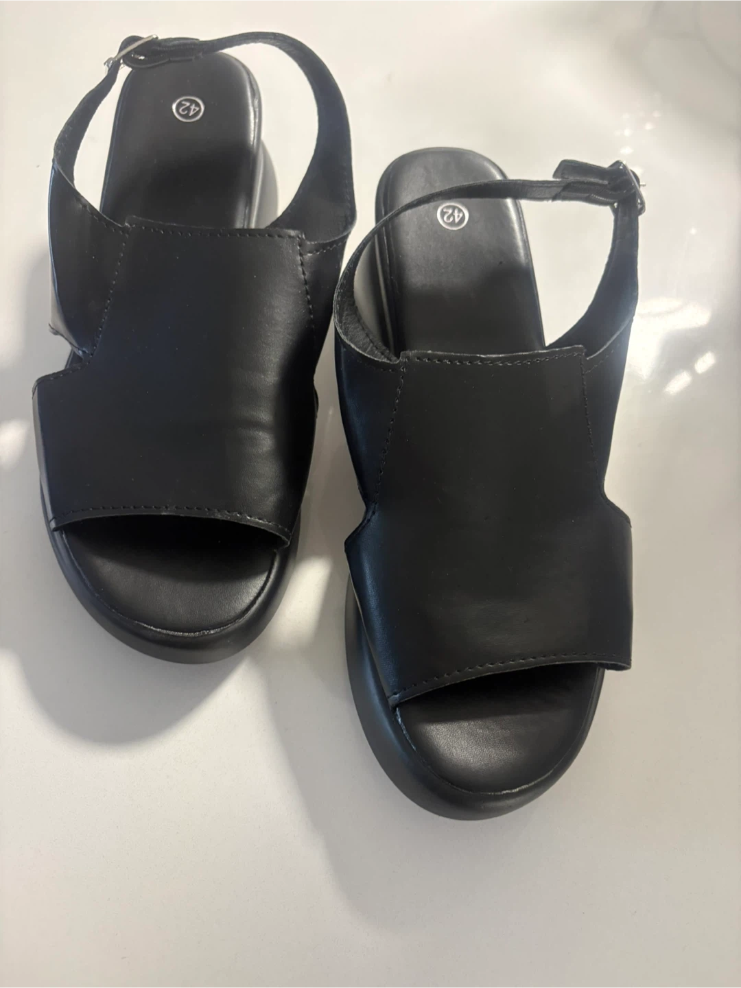 Sandales neuves noires taille 42