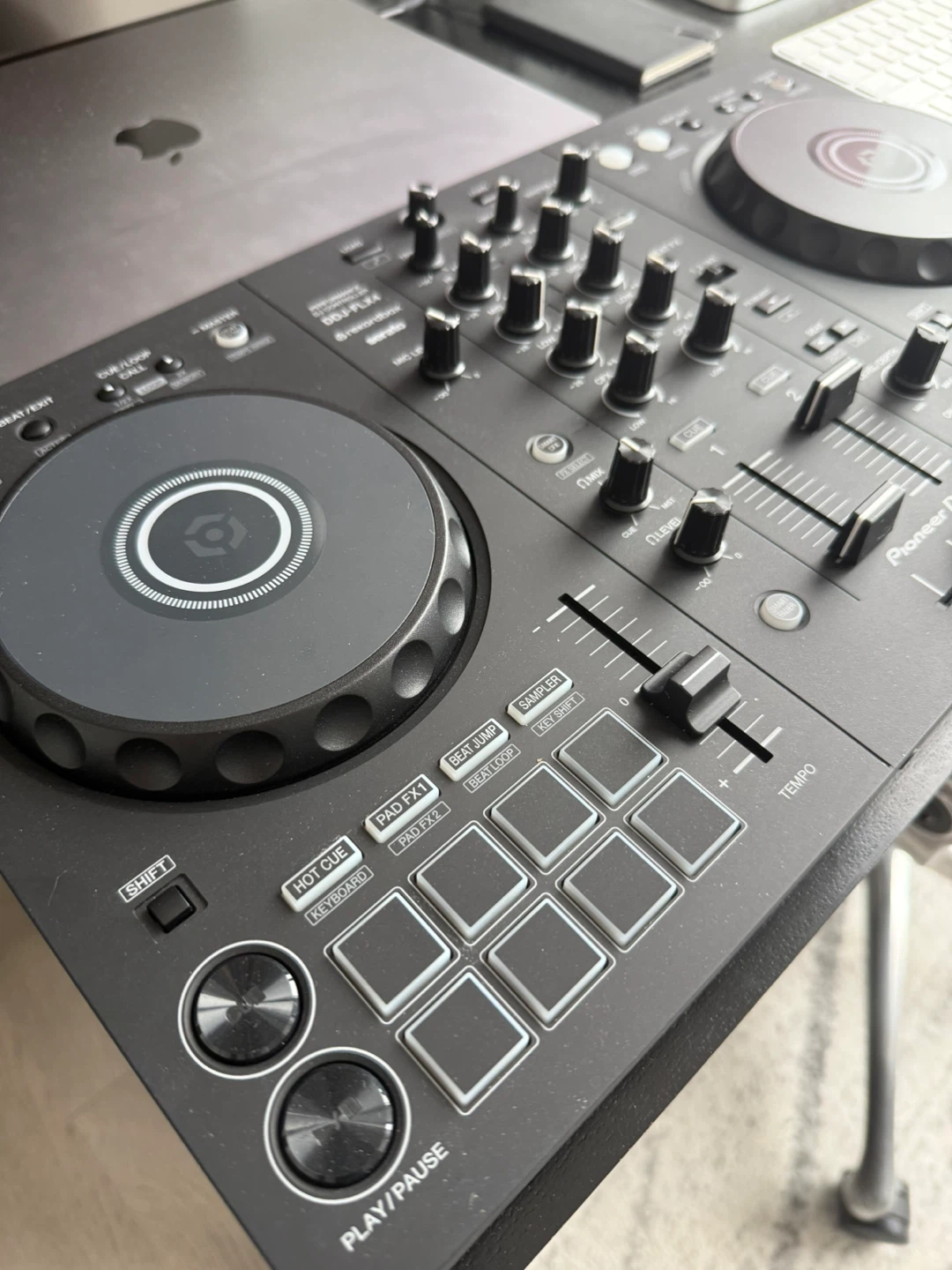 Pioneer DJ DDJ-FLX4 Performance DJ Controller