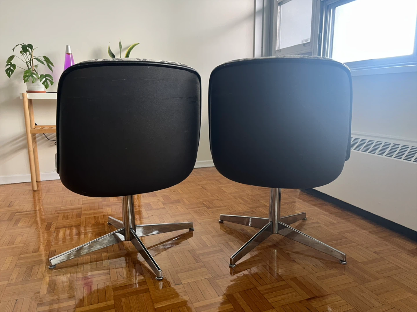 Pair of Swivel Accent Chairs - photo 3