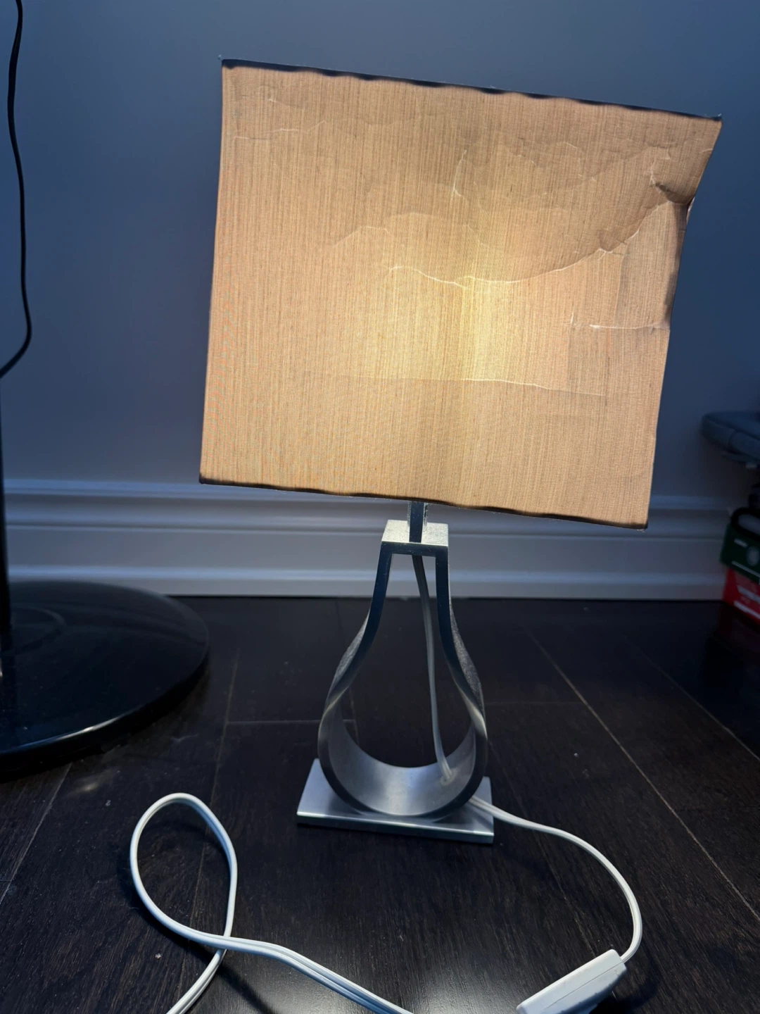 Modern Style Table Lamp