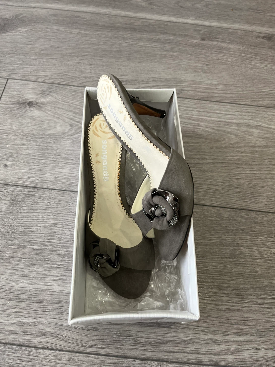 Song of Songs Grey Heels Size 37