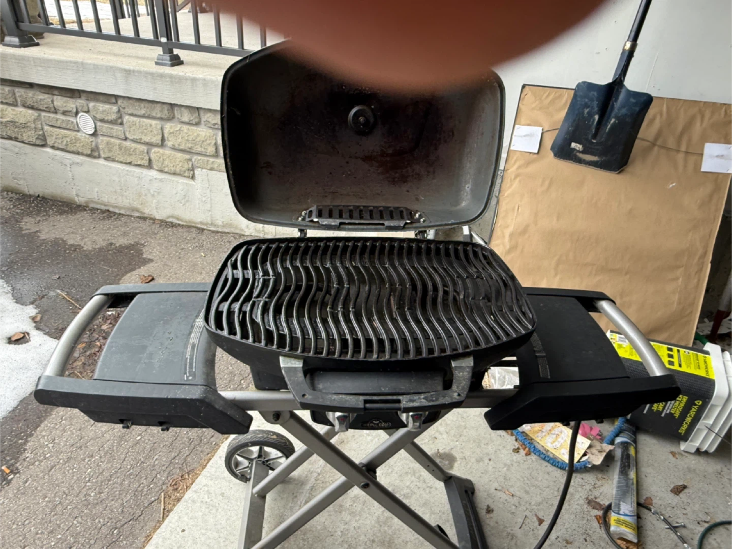 Napoleon TravelQ 285pro Portable Propane Grill - photo 3