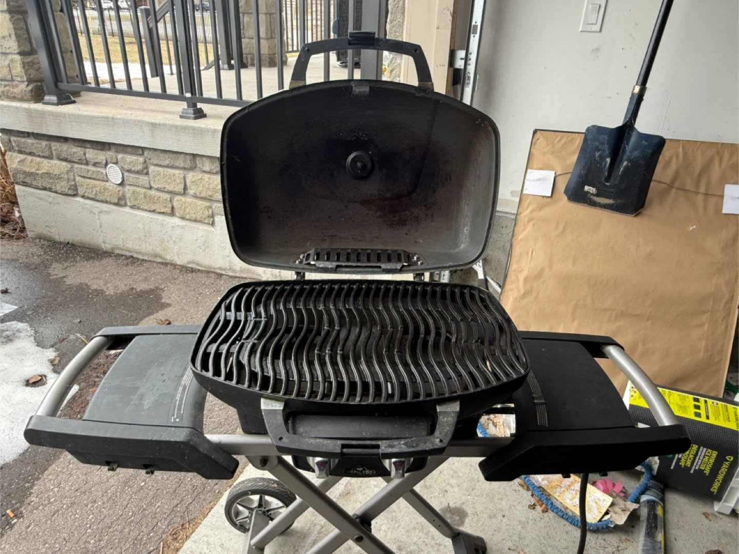 Napoleon TravelQ 285pro Portable Propane Grill - photo 4