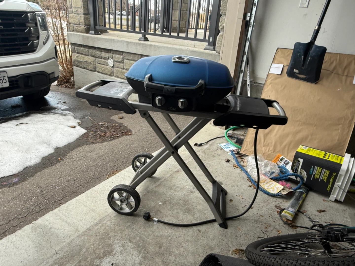 Napoleon TravelQ 285pro Portable Propane Grill