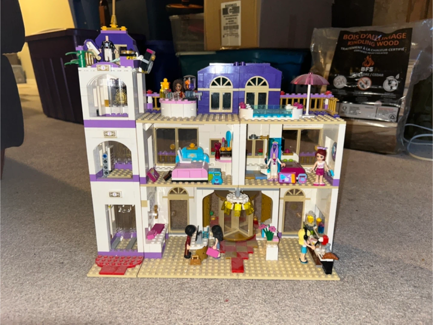 LEGO Friends Grand Hotel – Large Prebuilt Set (Mostly Complete) - photo 2