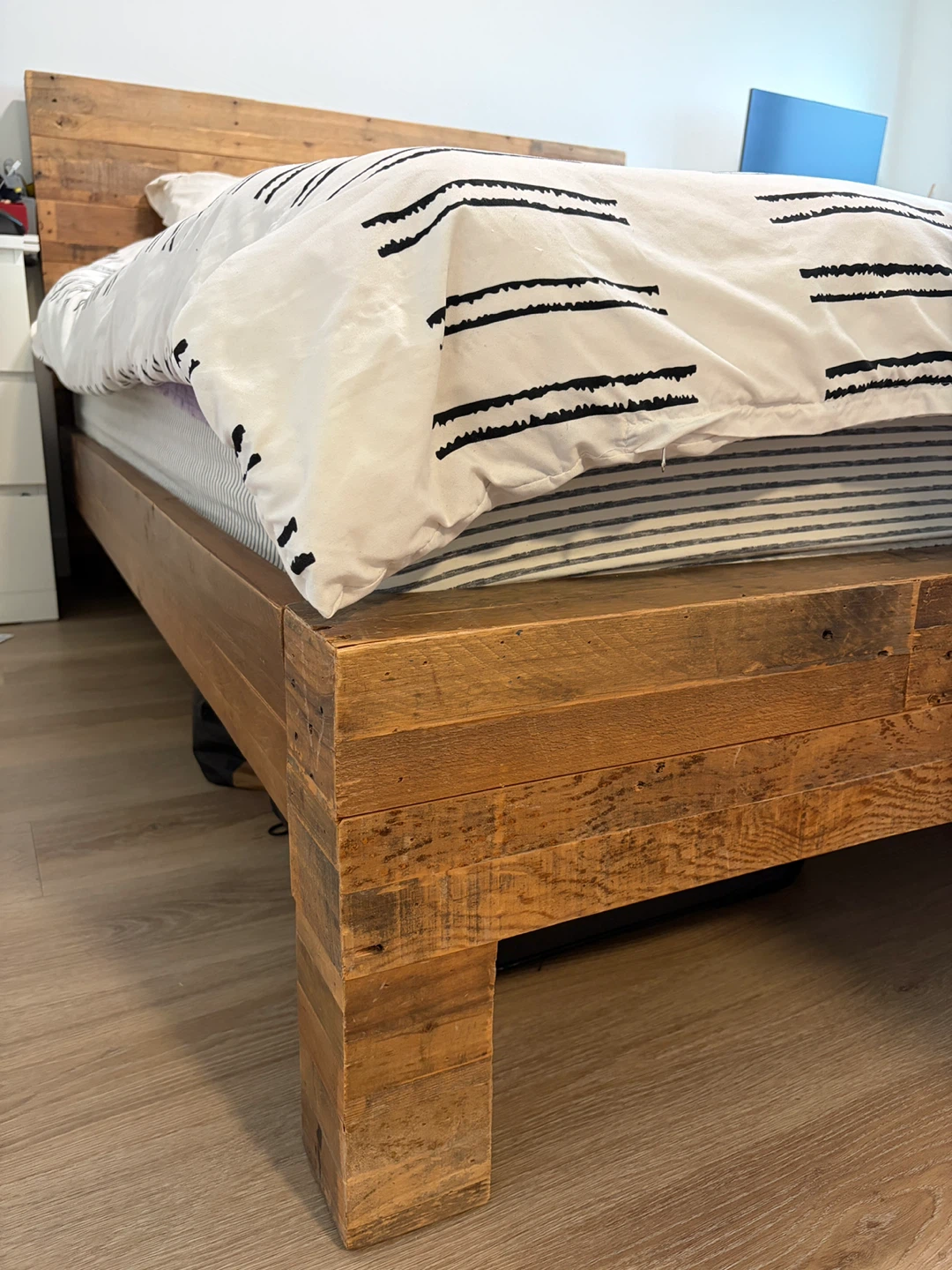 West elm bed frame with mattress - Queen size - photo 3