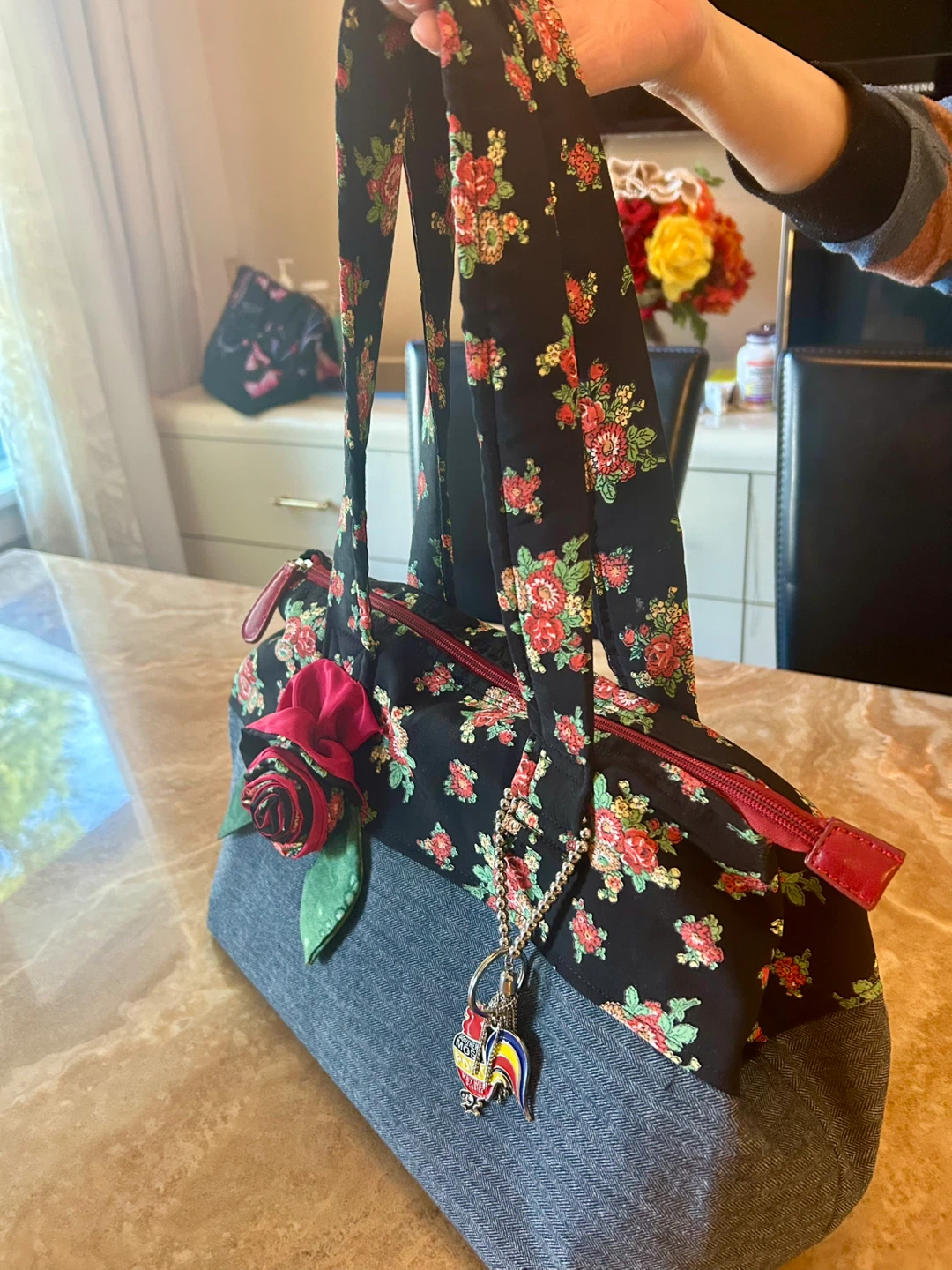Rosy Summer Tote Bag : A denim floral print bag with charms! - photo 5