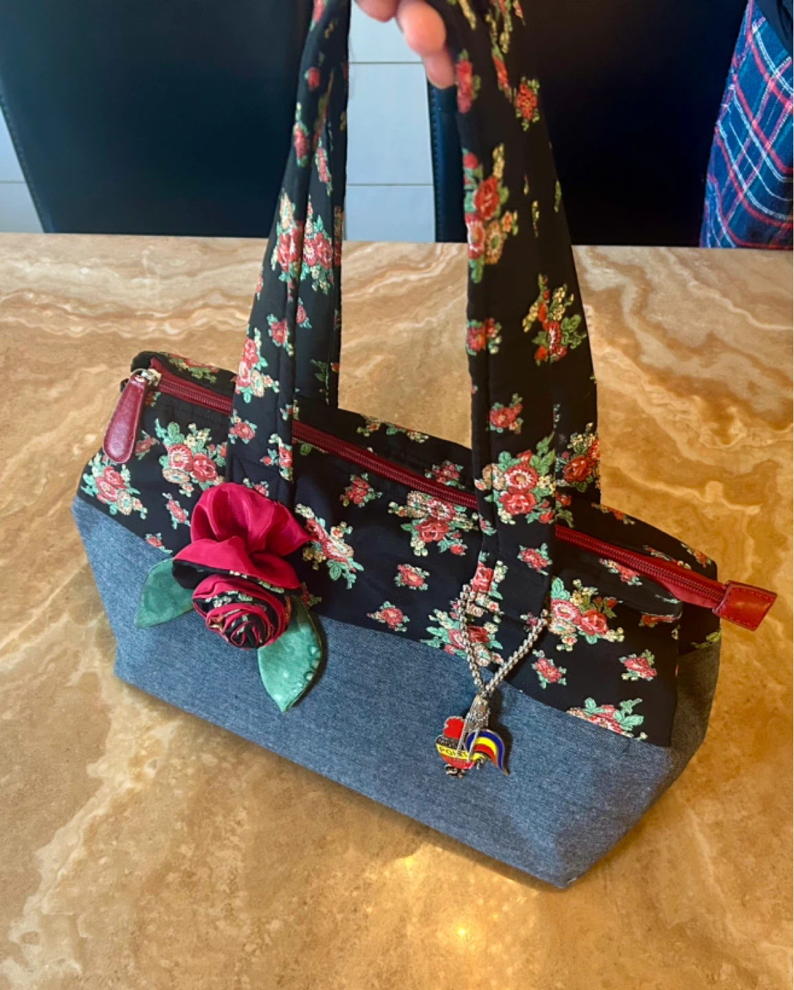 Rosy Summer Tote Bag : A denim floral print bag with charms! - photo 2