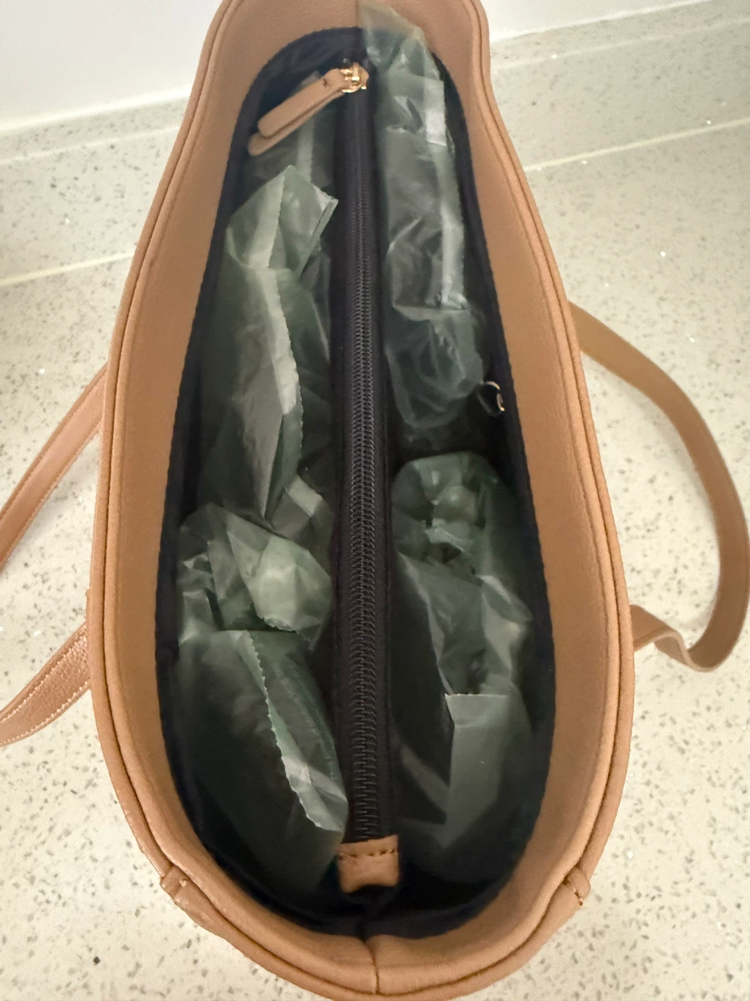 Tommy Hilfiger Tote Bag with Matching Pouch - photo 4