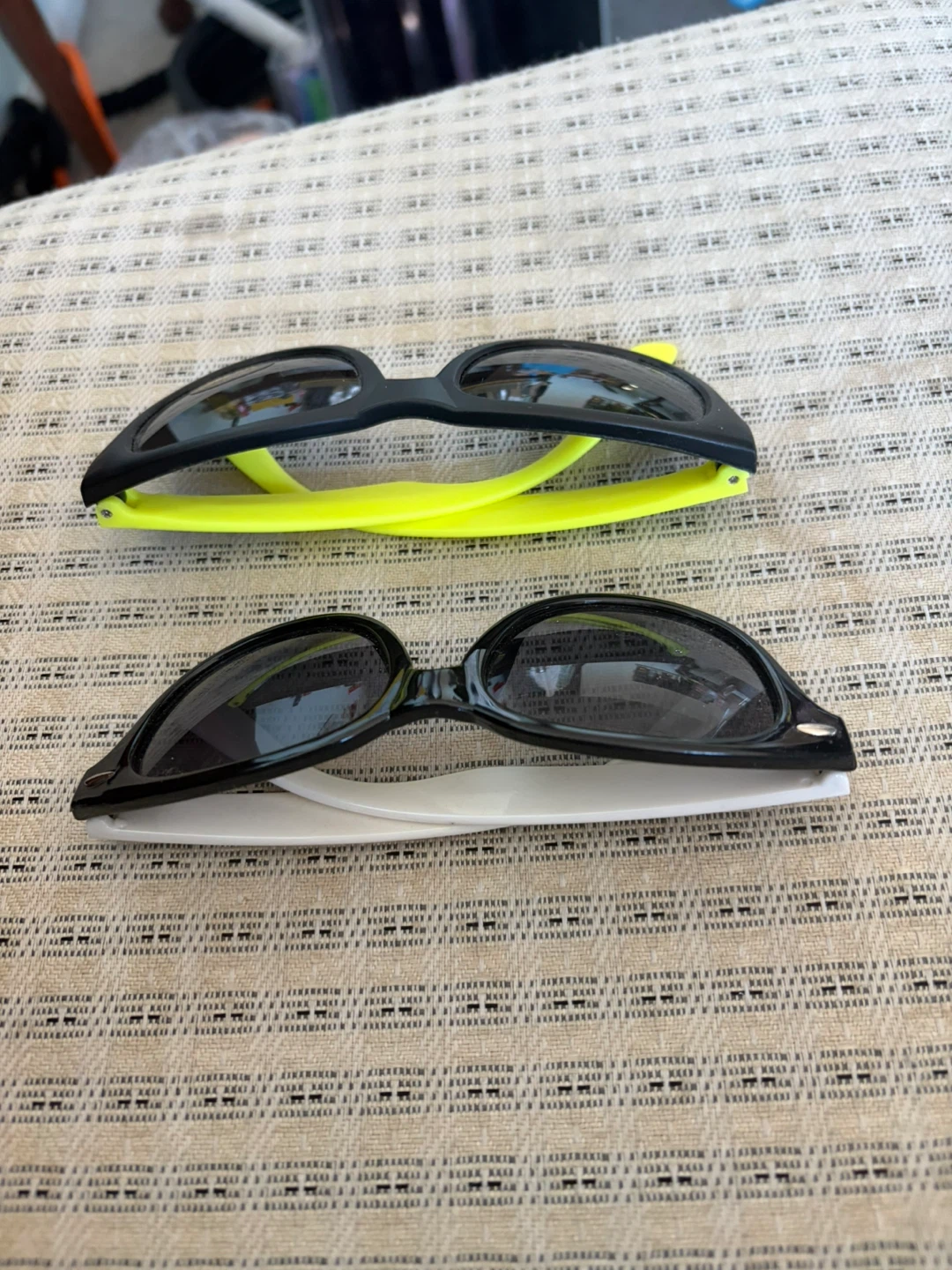 2 Pairs Sunglasses UV Protection Black & Neon Yellow - photo 2