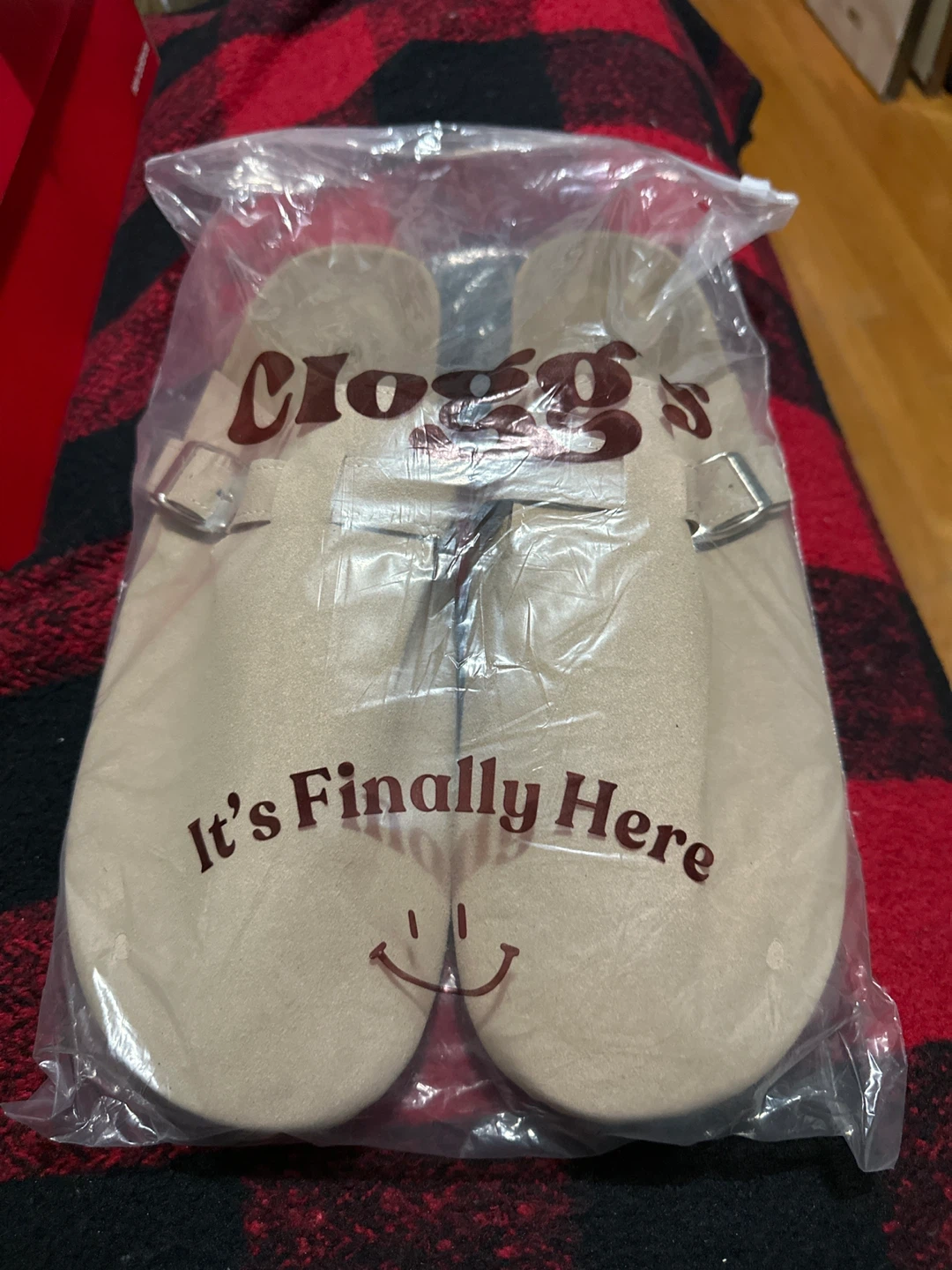 Cloggs Beige Slip-On Sandals men’s size 13.5