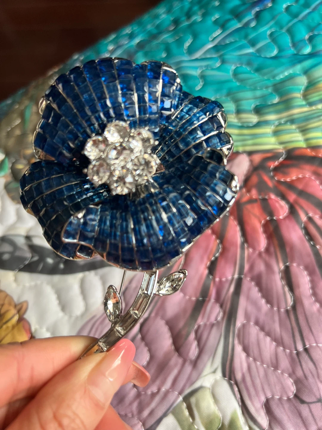 Sparkling Flower Brooch - Red or Blue - photo 3