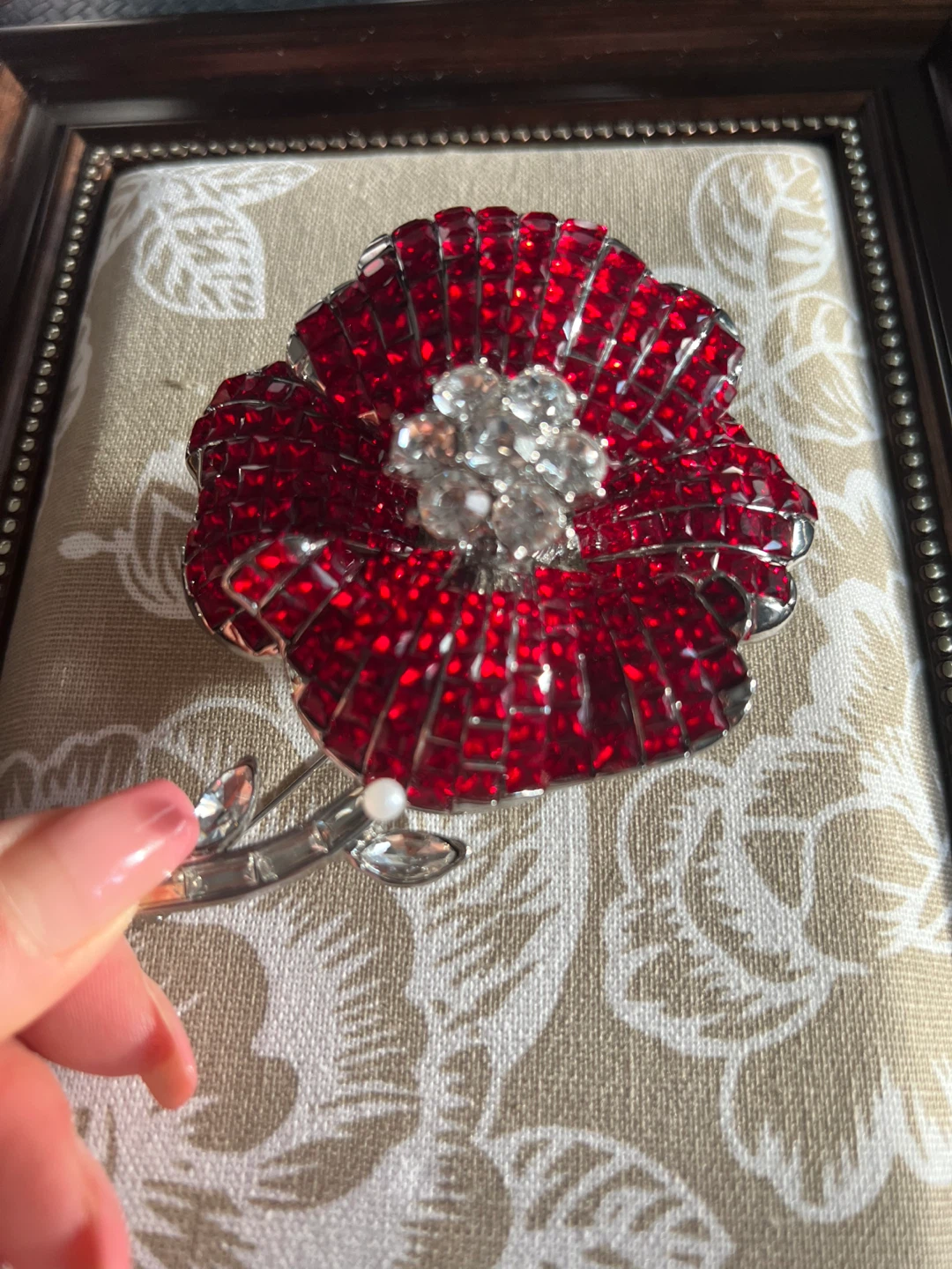 Sparkling Flower Brooch - Red or Blue