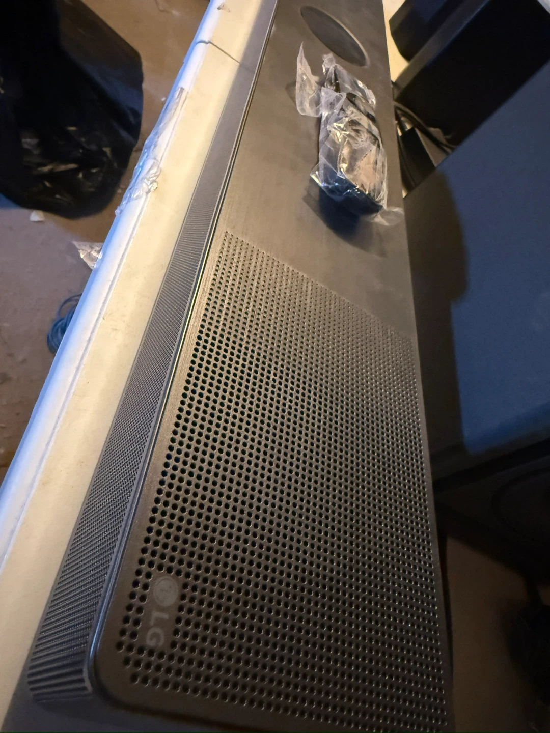 LG 3.1.3 CH Dolby Atmos Soundbar w Wireless Subwoofer - photo 3