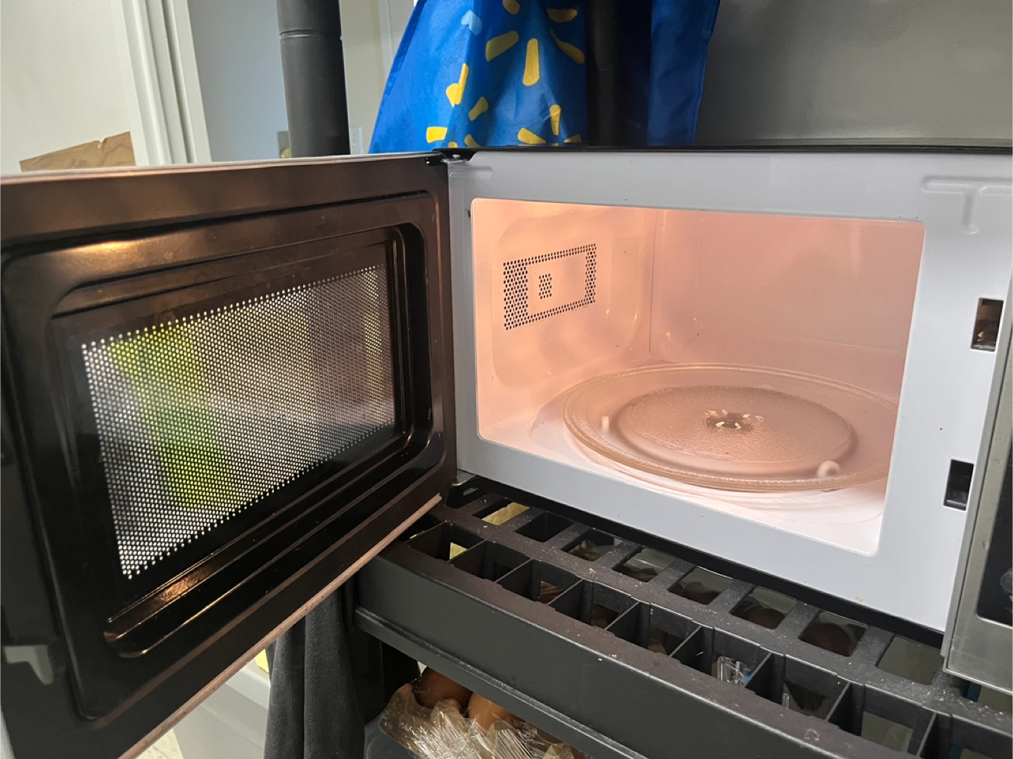 Hamilton Beach Microwave - photo 3
