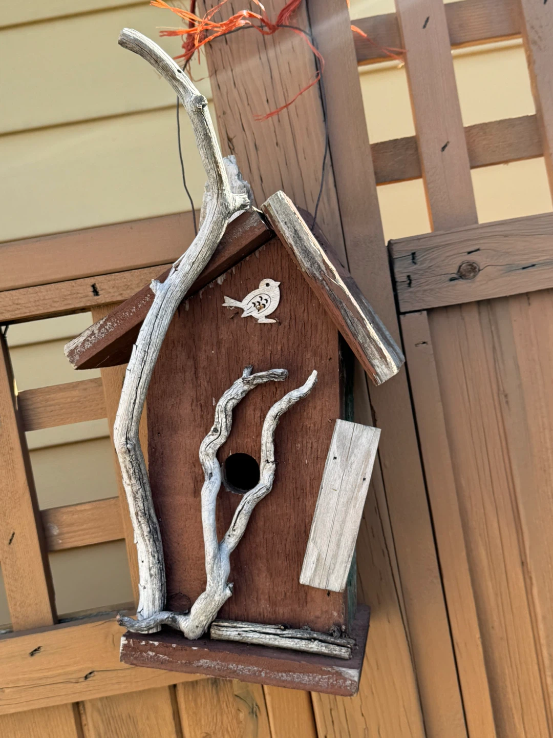 Rustic Wooden Birdhouse with Vinyl Record Decoration - photo 2