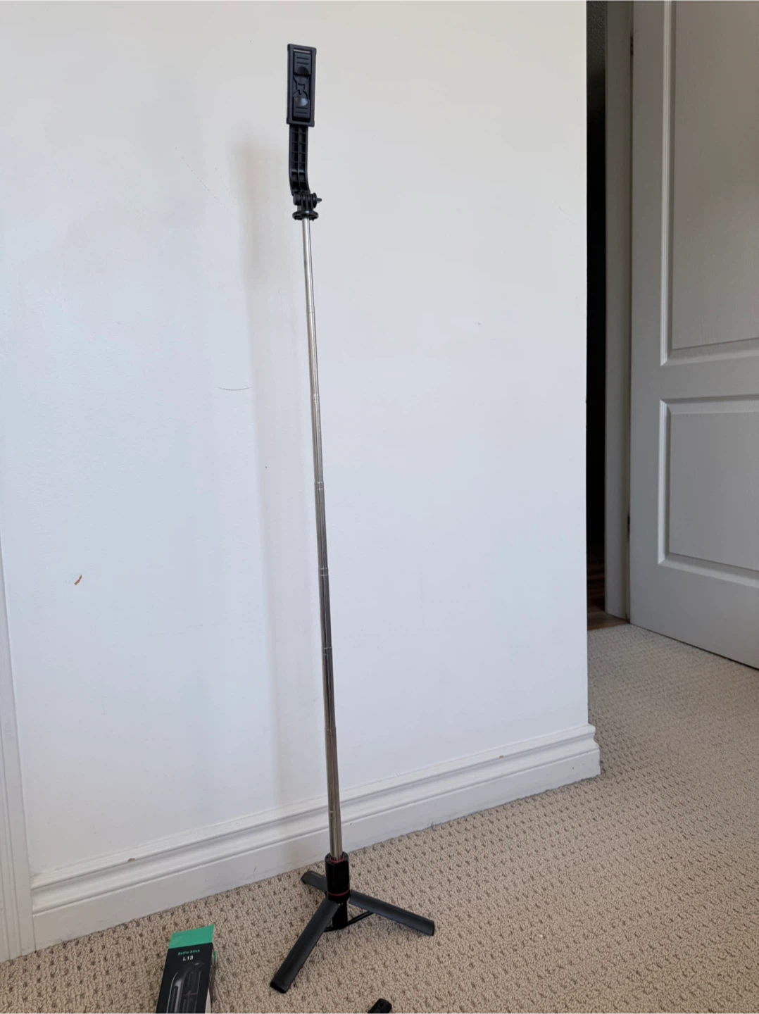 Selfie Stick L13 with Tripod and Remote - photo 5
