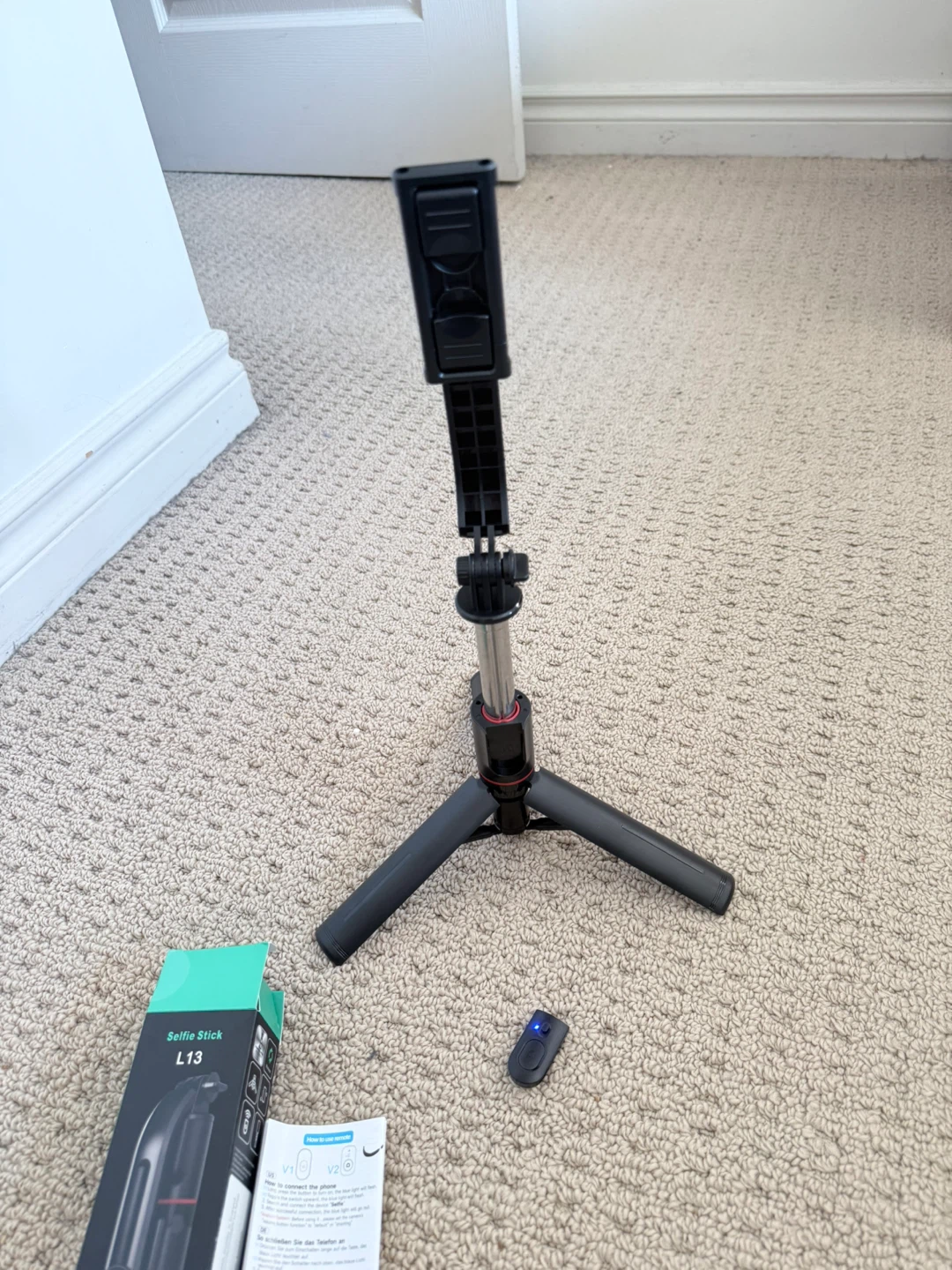 Selfie Stick L13 with Tripod and Remote - photo 2