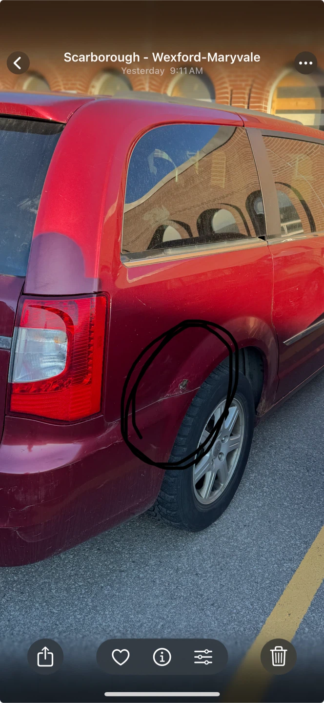 Red Chrysler Town & Country - photo 2