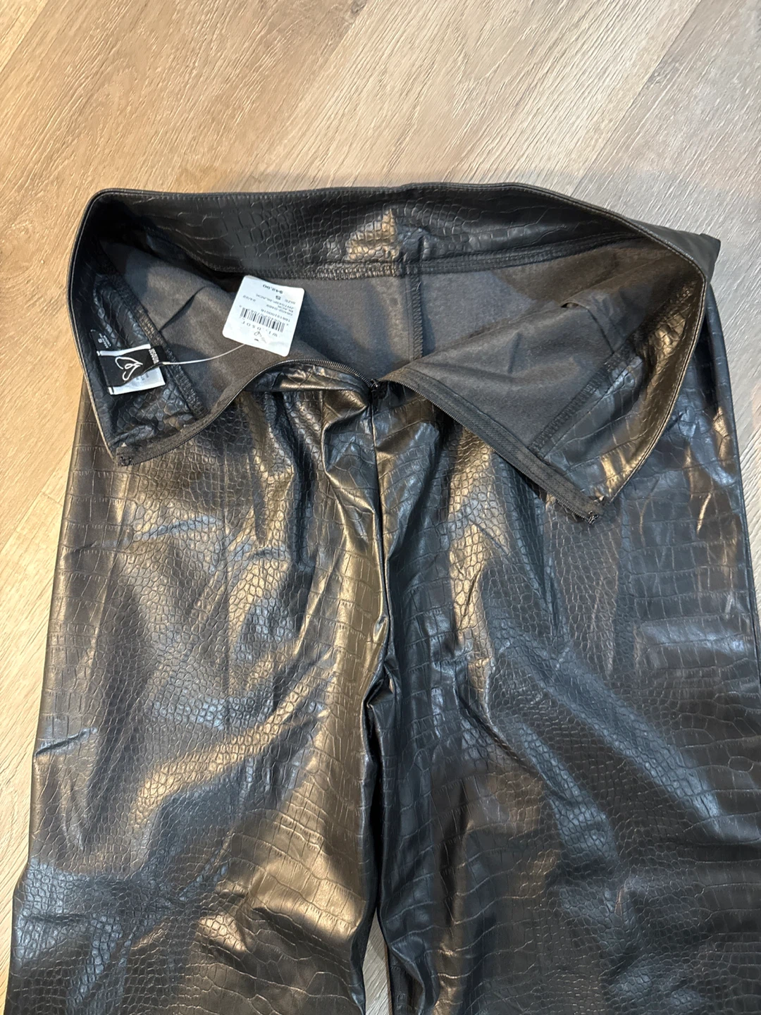 Windsor Black Croc Embossed Faux Leather Wide Leg Pants Size S - photo 4