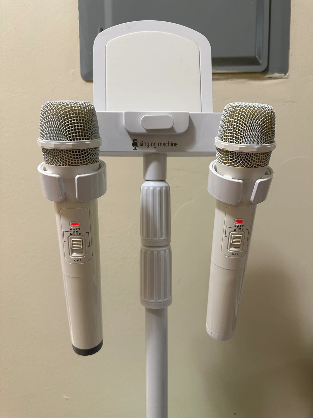 Singing Machine - Ultimate Karaoke System with 2 Microphones - photo 4
