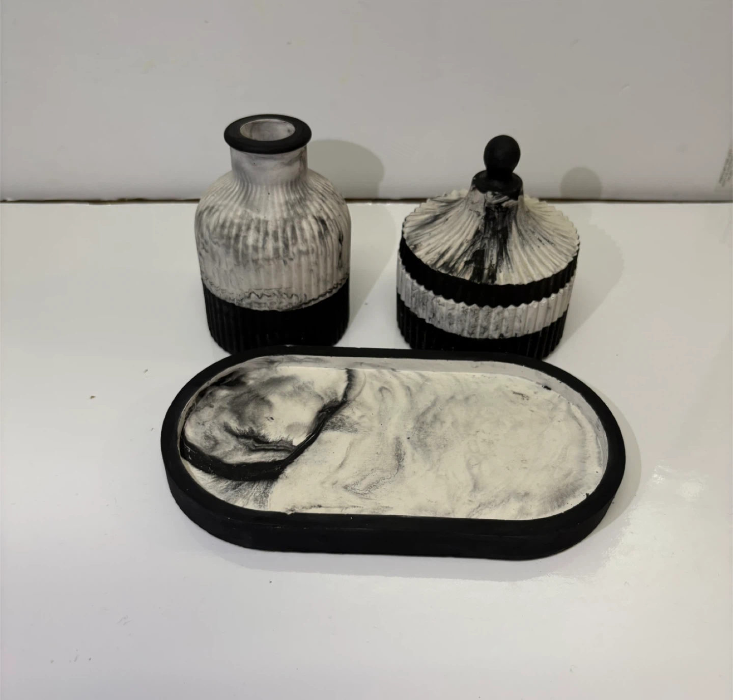 Handmade marble tray with trinket box with lid and vase set - photo 3