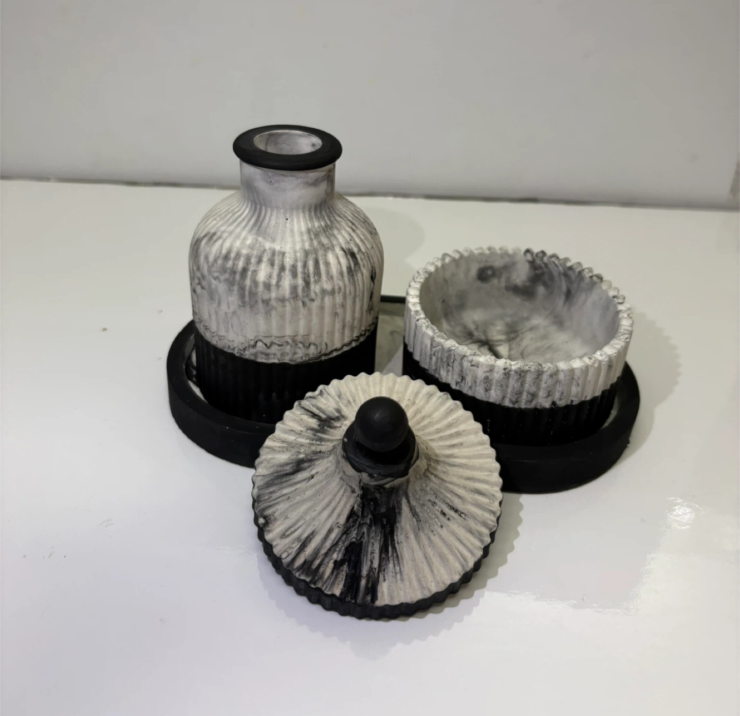 Handmade marble tray with trinket box with lid and vase set - photo 2