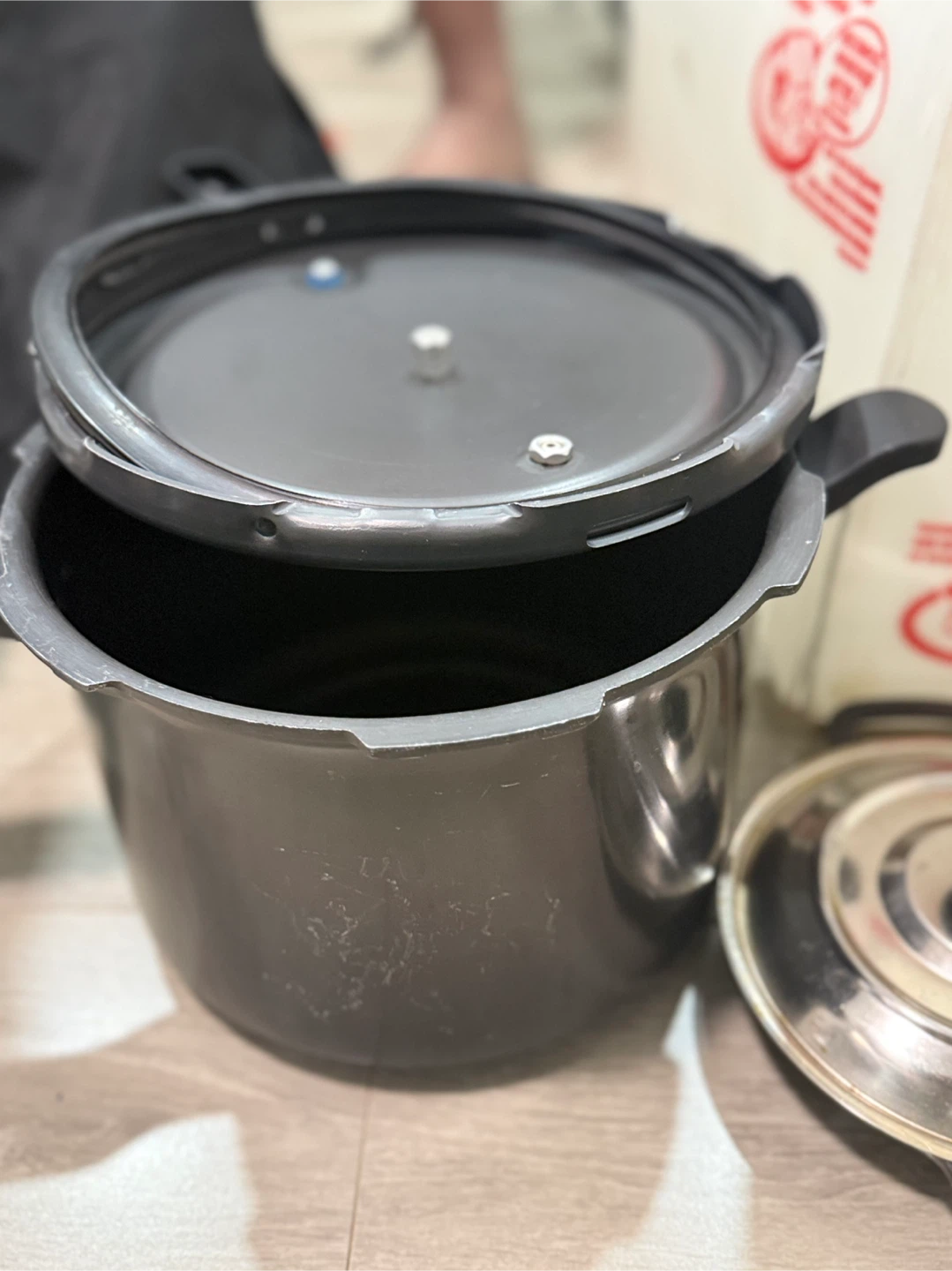 Pressure Cooker Pot