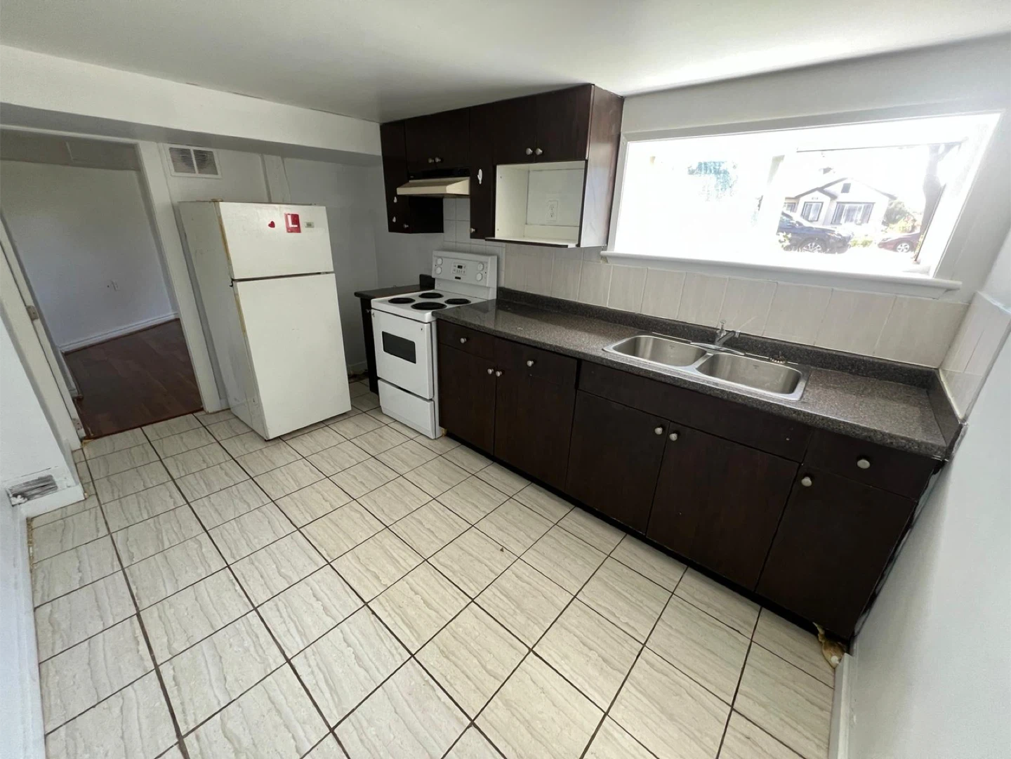One bedroom basement suite in Vancouver - photo 3
