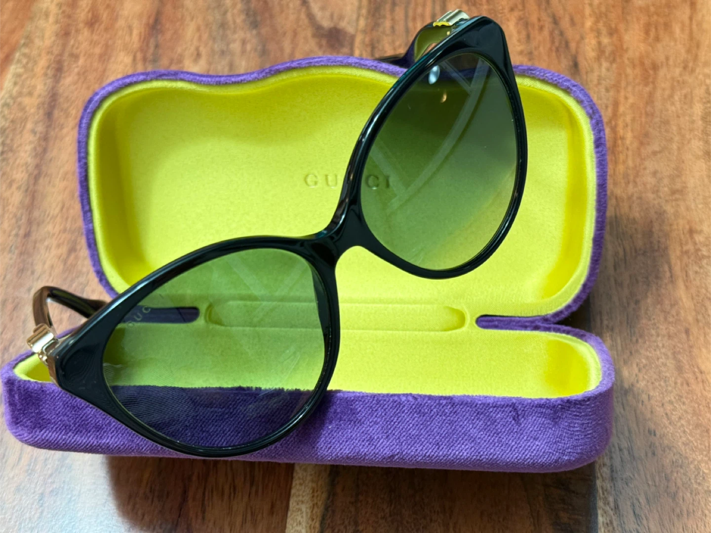Gucci Black Cat-Eye Sunglasses with Case - photo 4