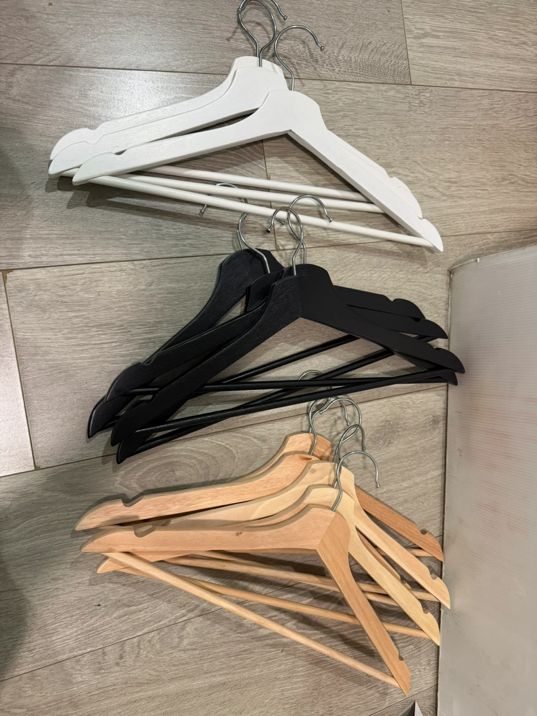 Wooden and Plastic Clothes Hangers - photo 2