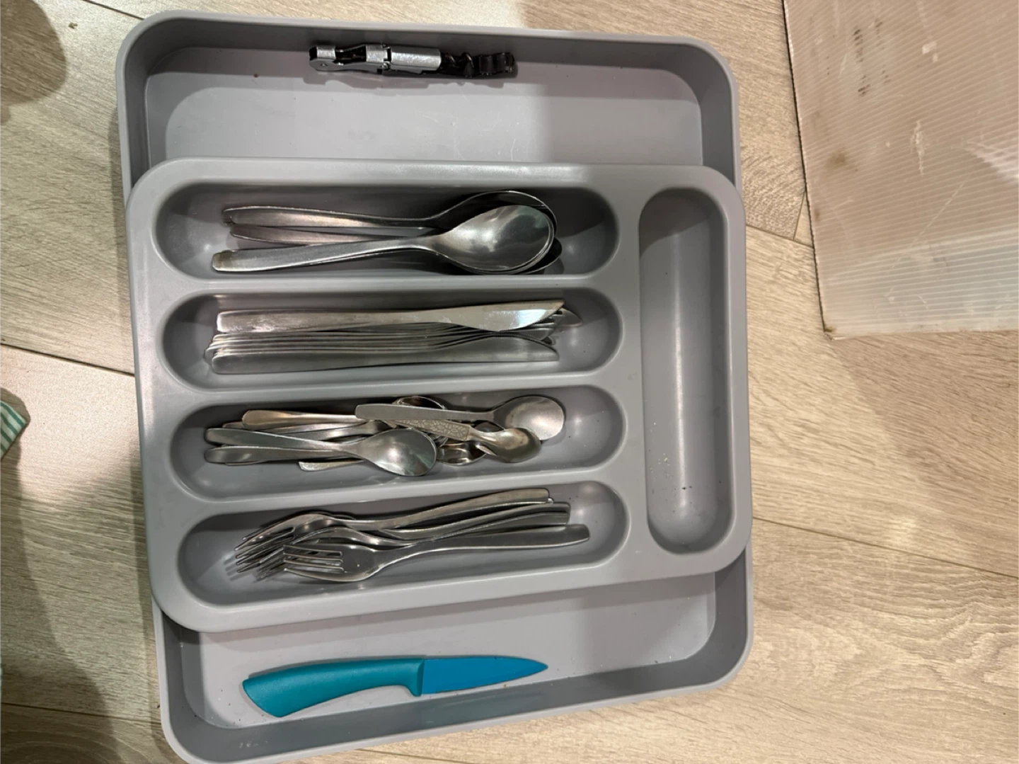 Plastic Cutlery Organizer Tray with Utensils
