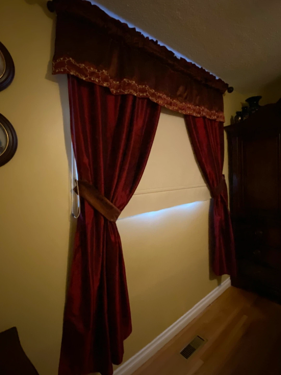 Burgundy Curtains with Valance and King Size Duvet Cover - photo 2