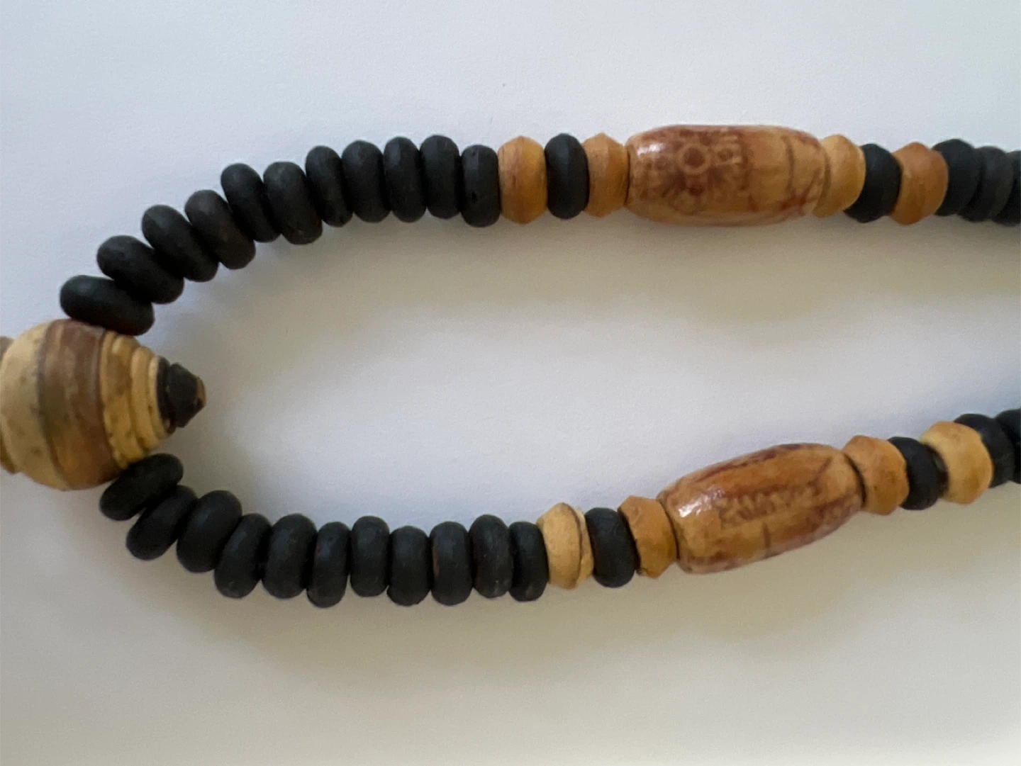 Beaded Necklace with Ivory-Coloured Pendant - photo 4