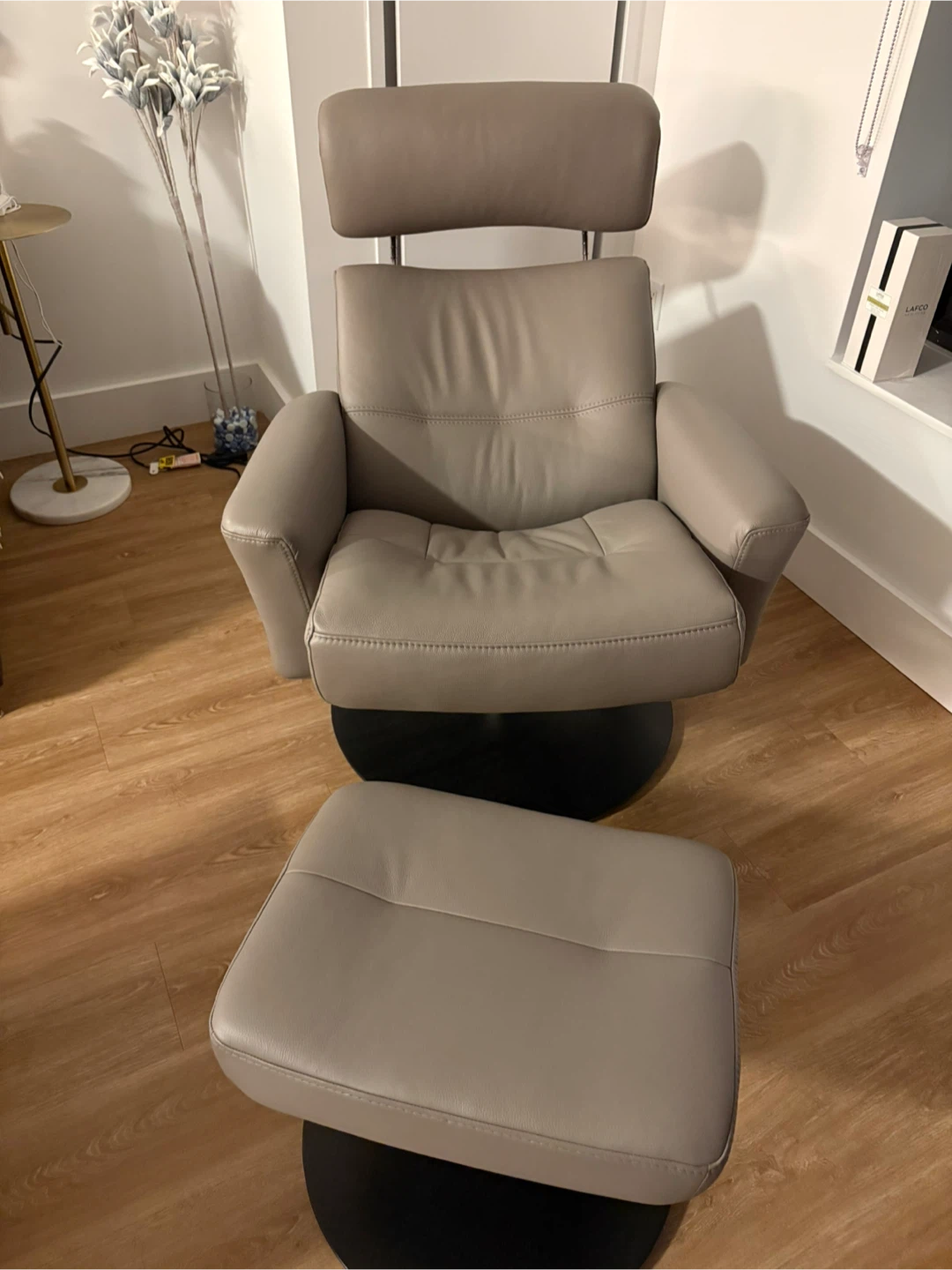 Leather Recliner Chair and Ottoman - photo 2