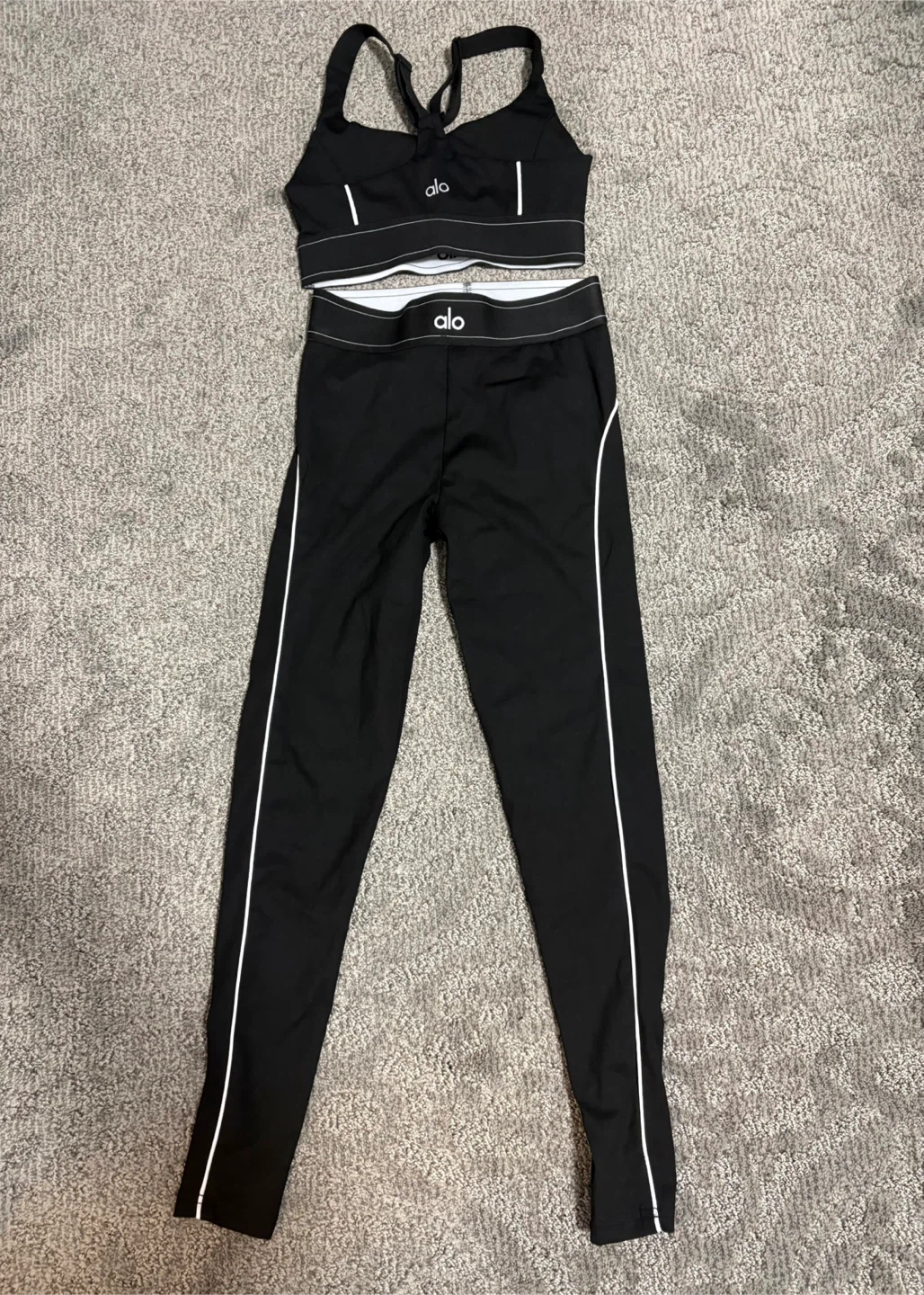 ‼️Alo Black  Set - Sports Bra & Leggings‼️