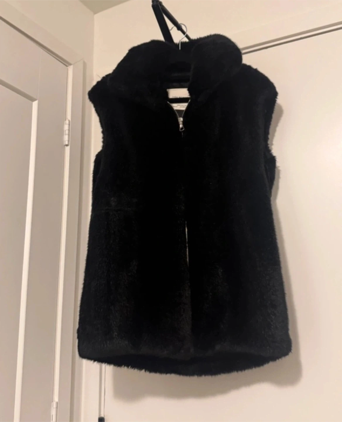 Zara Black Faux Fur Vest - photo 3