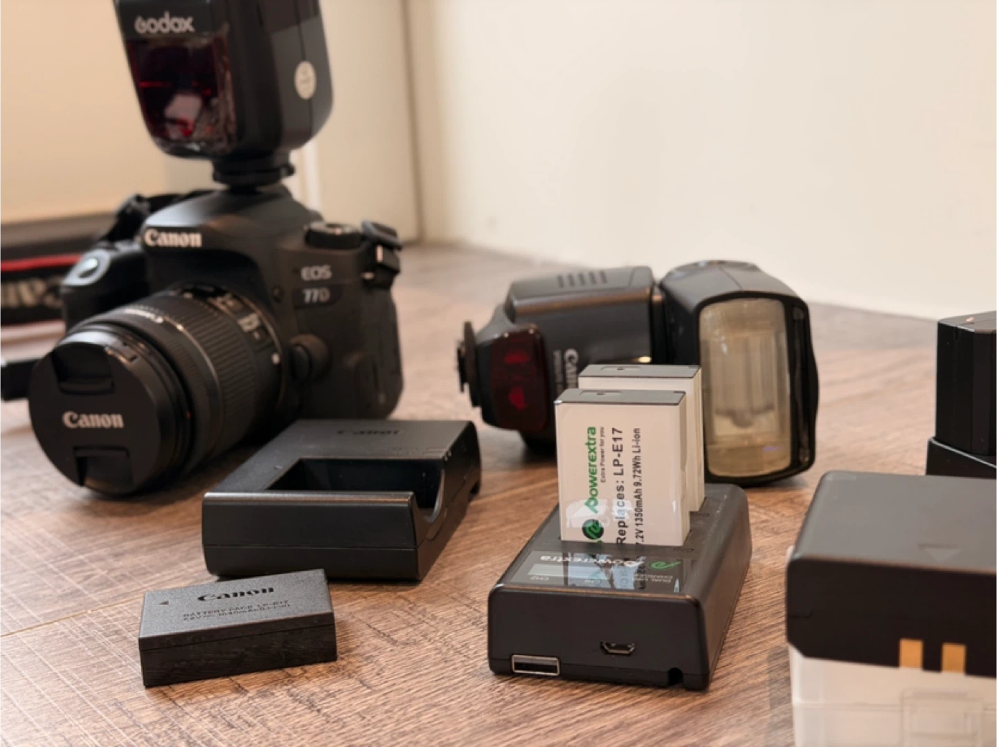 Canon EOS 77D DSLR Camera with Accessories - photo 3