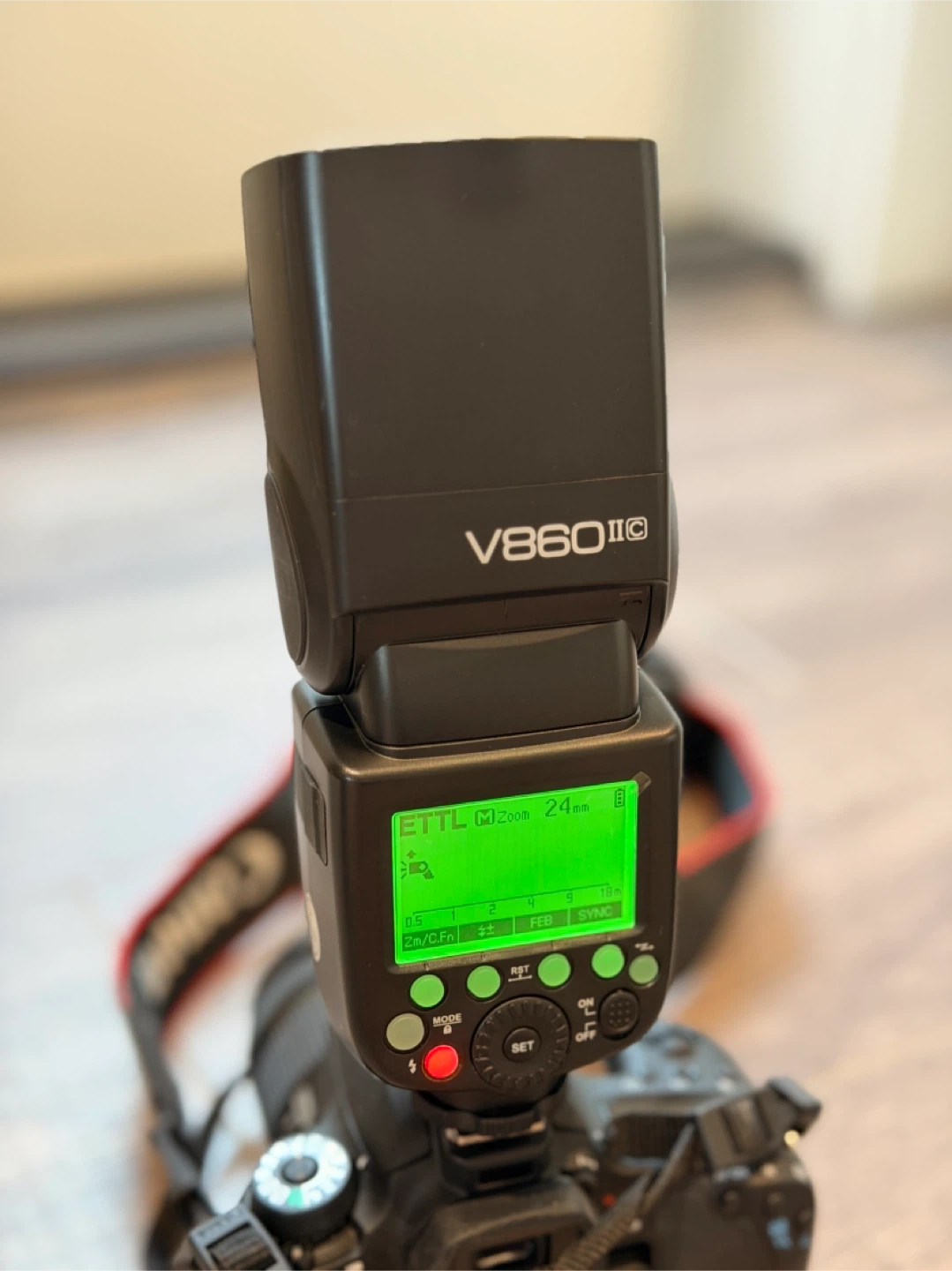 Canon EOS 77D DSLR Camera with Accessories - photo 4