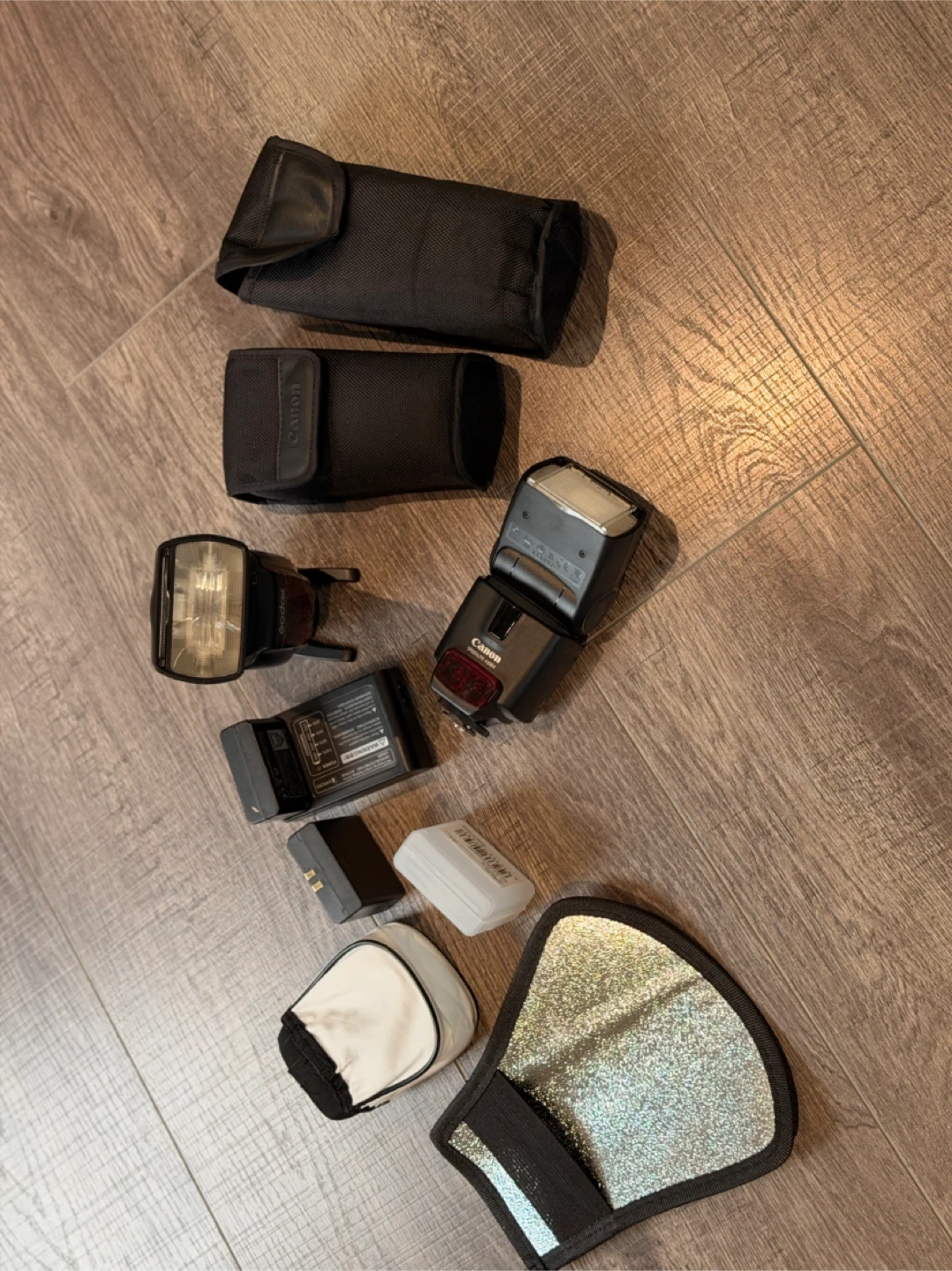 Canon EOS 77D DSLR Camera with Accessories - photo 5