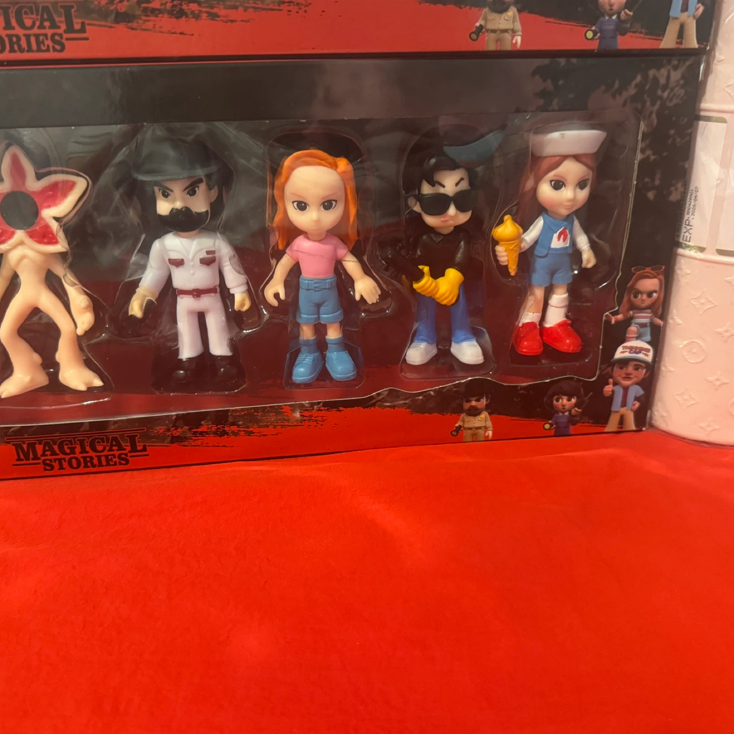 Stranger Things Magical Stories Action Figure Set - photo 2