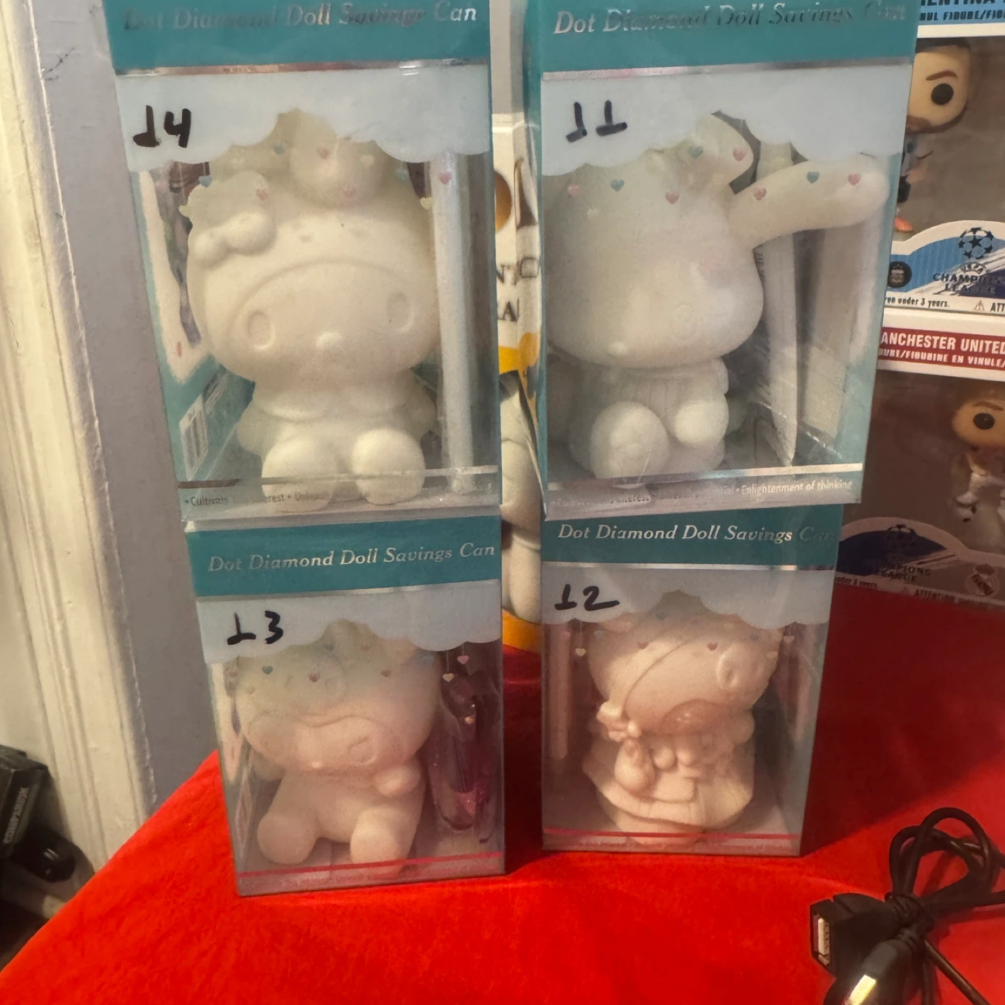 Dot Diamond Doll Savings Can hello kitty and friend