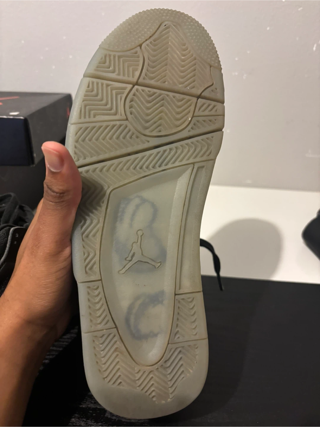 Air Jordan 4 Retro x KAWS - photo 4