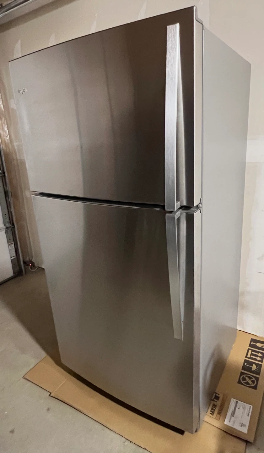 Whirlpool Refrigerator - photo 2