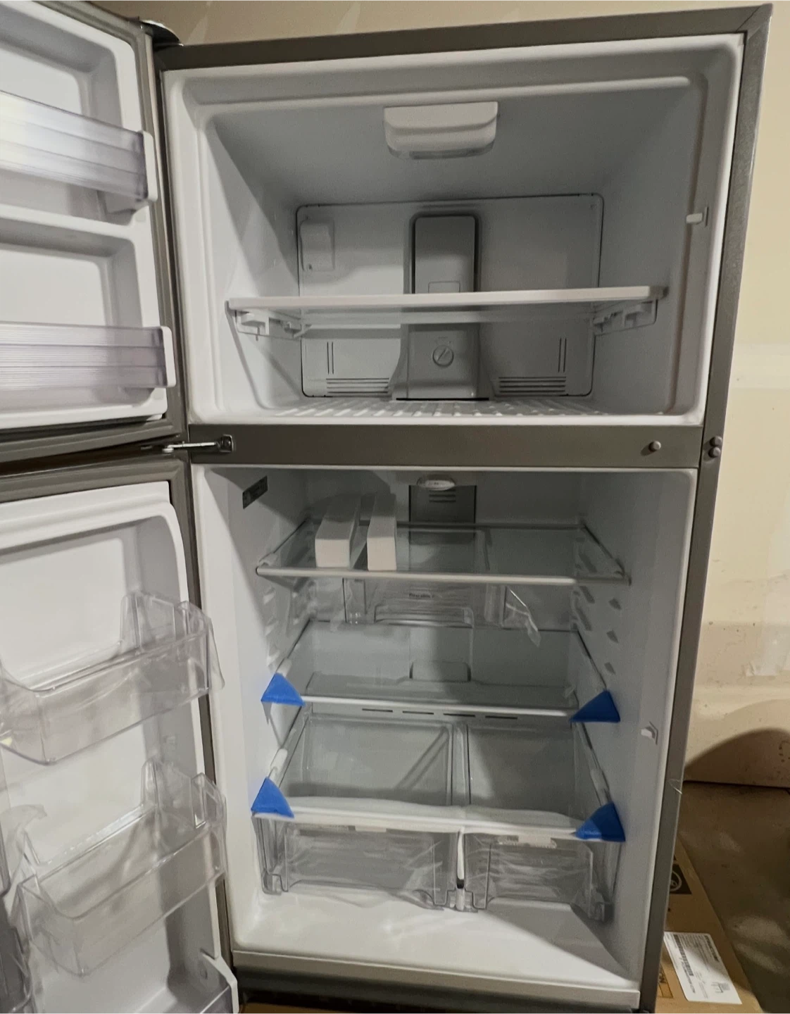 Whirlpool Refrigerator - photo 4