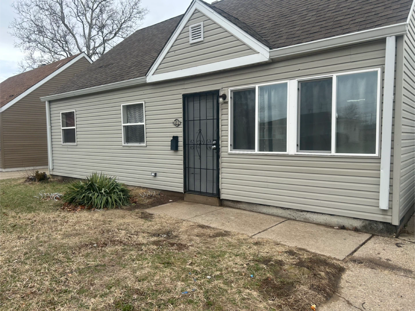 House for rent 4 bedrooms Gary Indiana - photo 2
