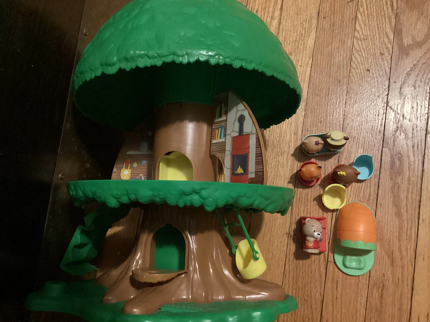 Treehouse Playset with Figures